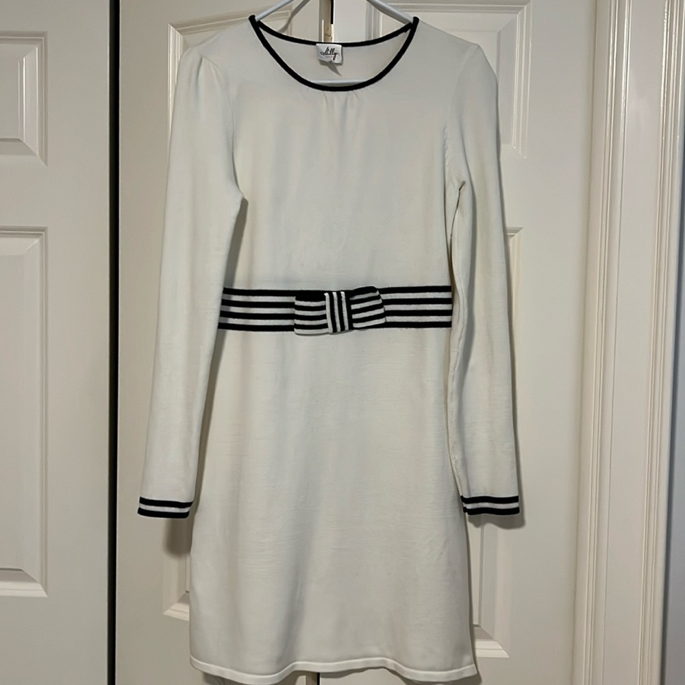 Milly Minis Dress Size 14-Beautiful Off White with Black Accents
